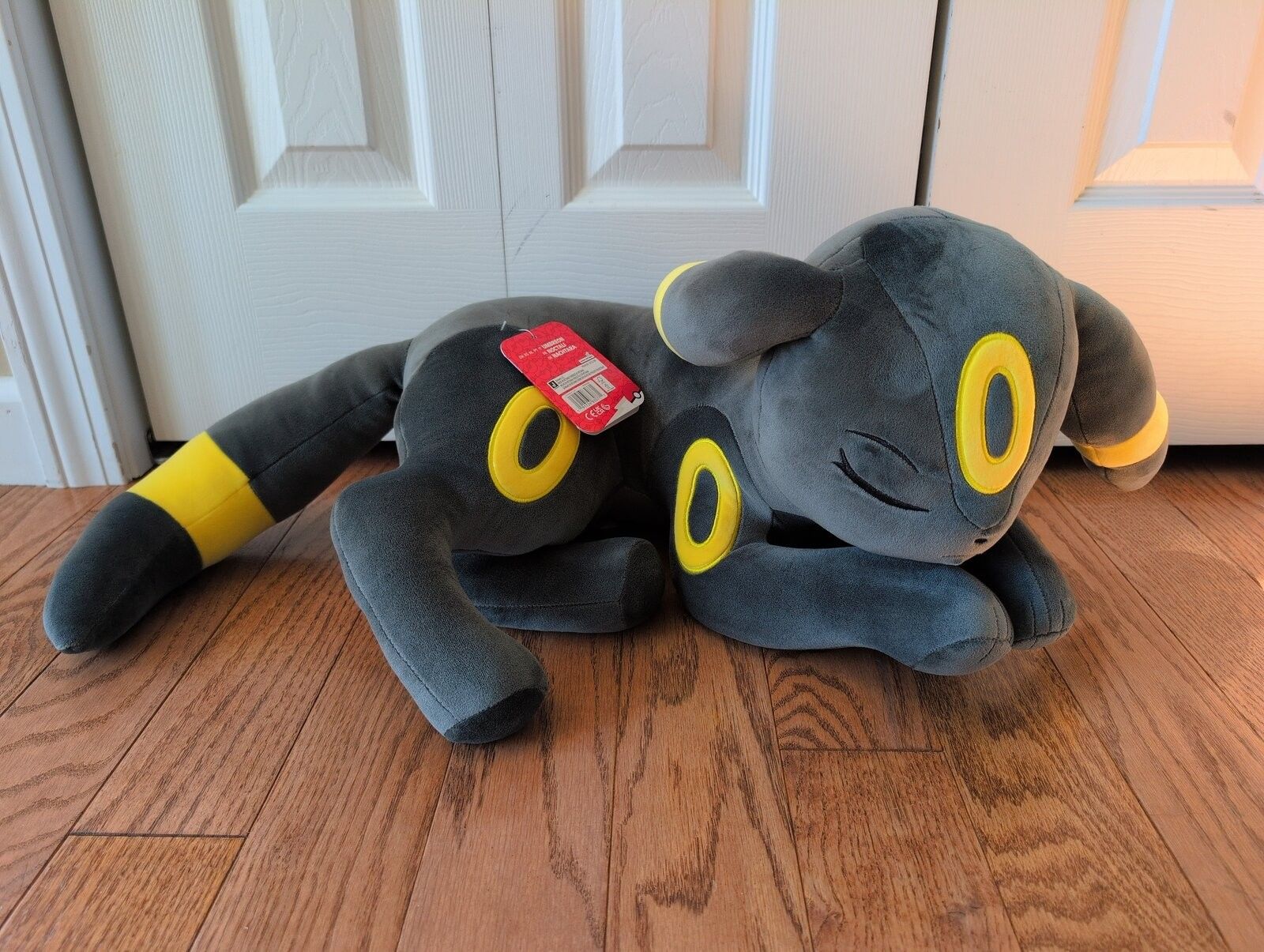 Pokémon Sleeping Umbreon 18\' Soft Toy