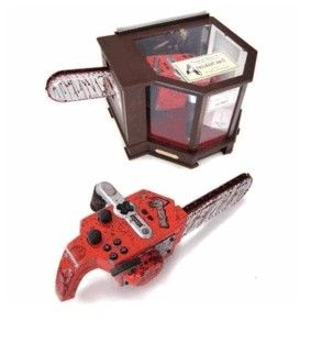 Manette tronçonneuse Resident Evil 4 en boîte